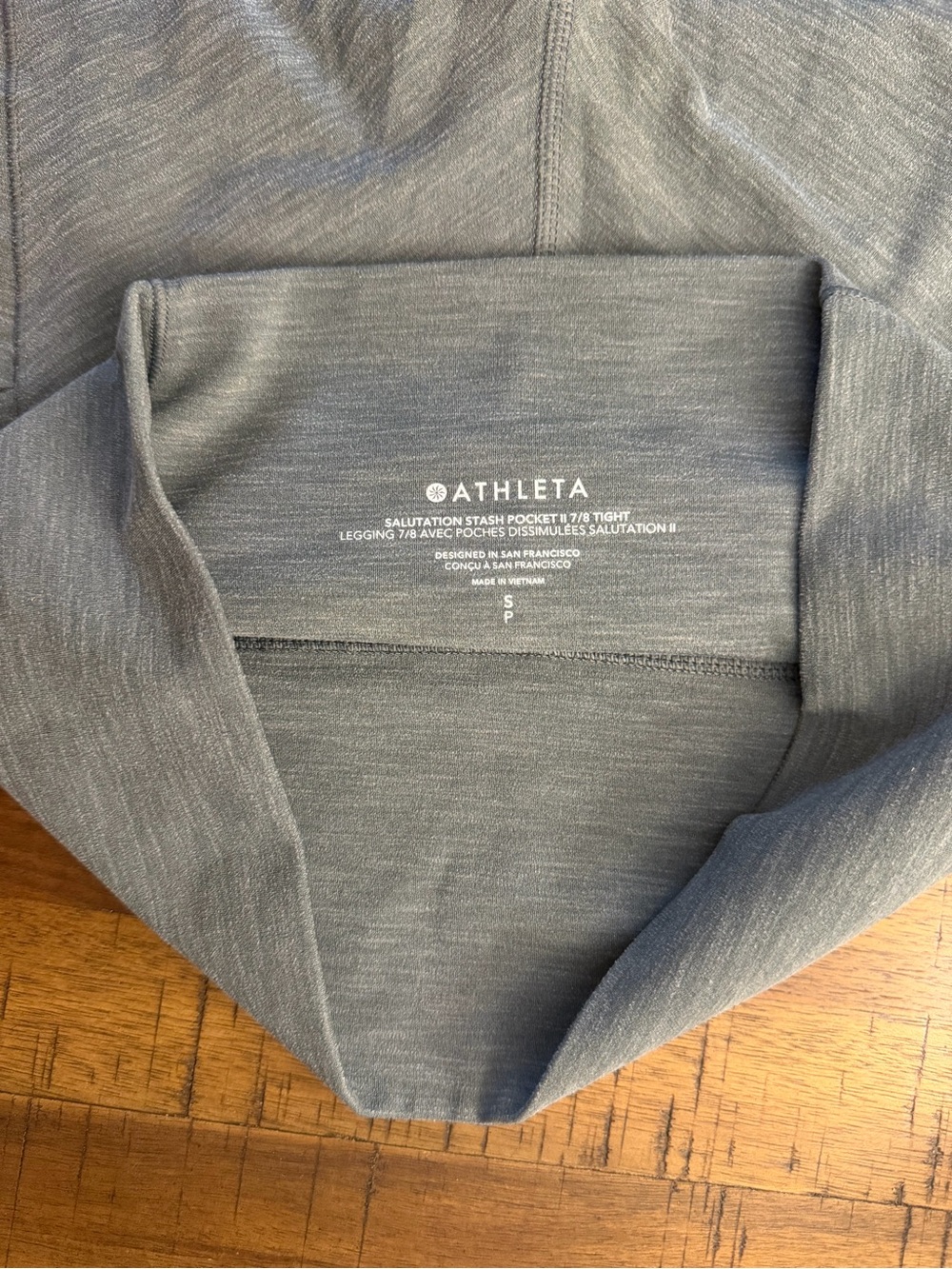 Athleta Women’s Gray Stretch leggings with pockets
